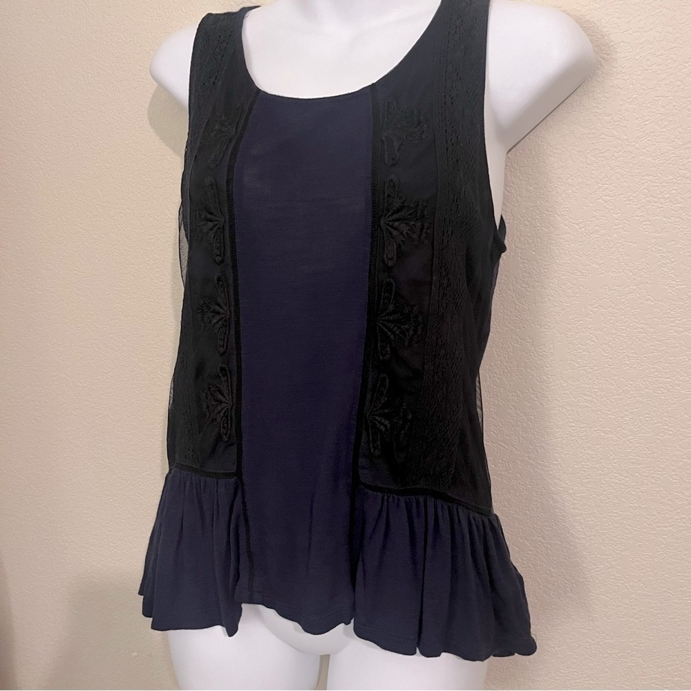 American Eagle Outfitters sleeveless blouse with lace detail size medium